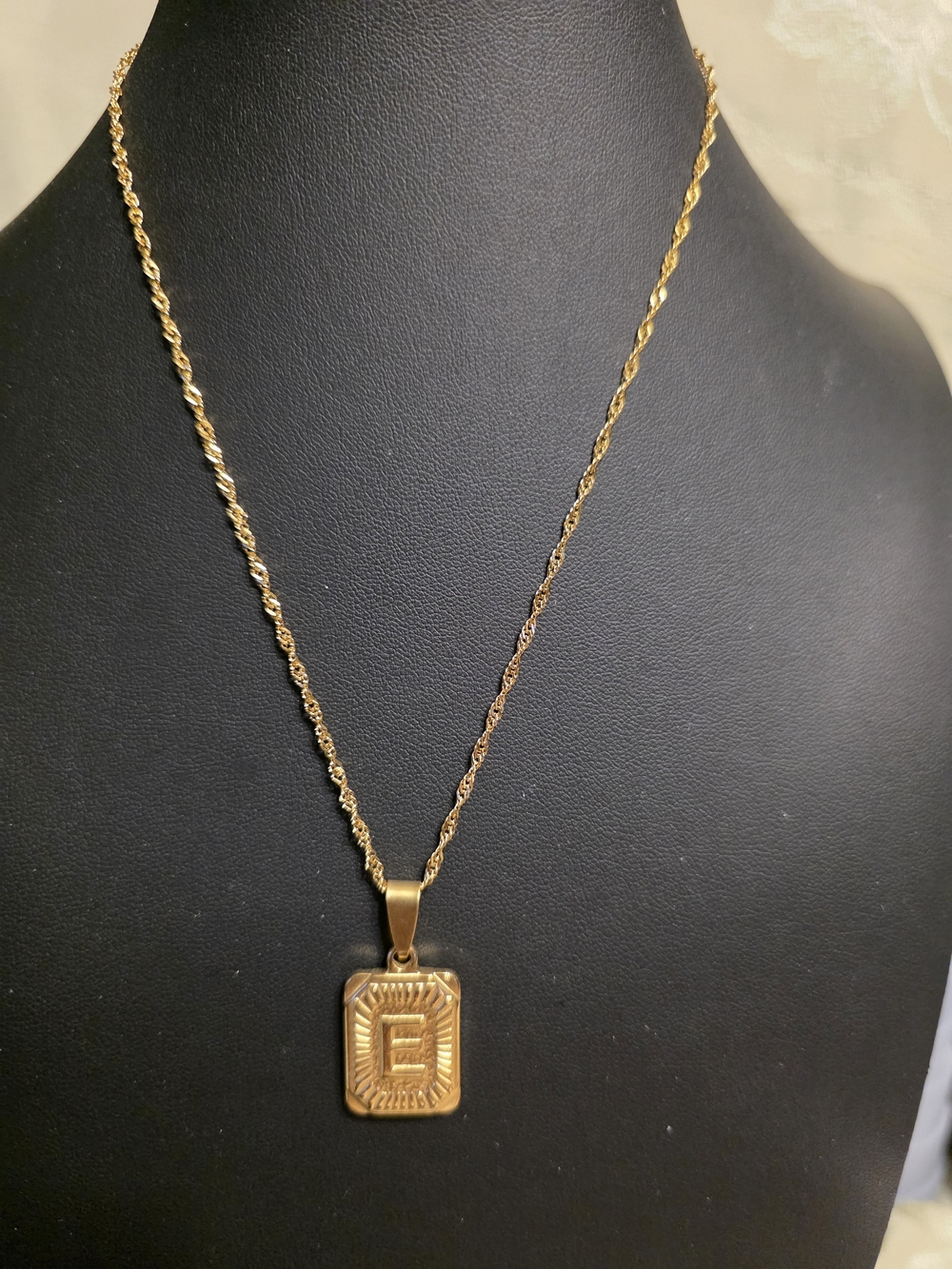 #840 Gold Letter E Pendant Necklace - Women Jewelry